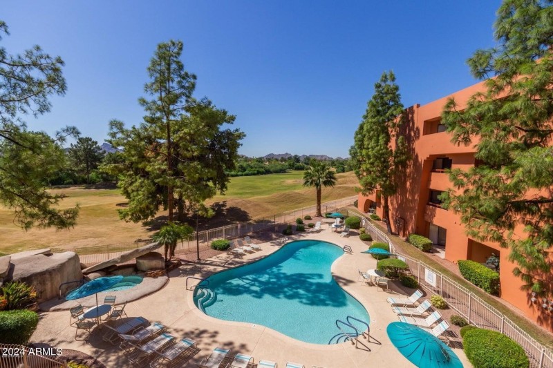 GOLF COURSE POOL ON THE 8TH GREEN