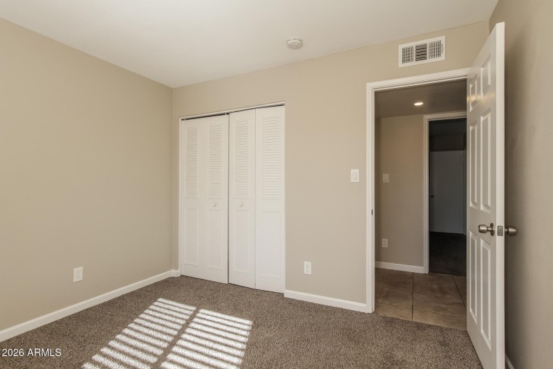 016-photo-bedroom-15047634