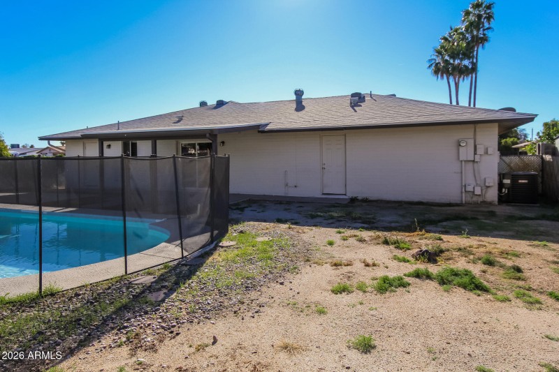 020-photo-rear-view-15047642
