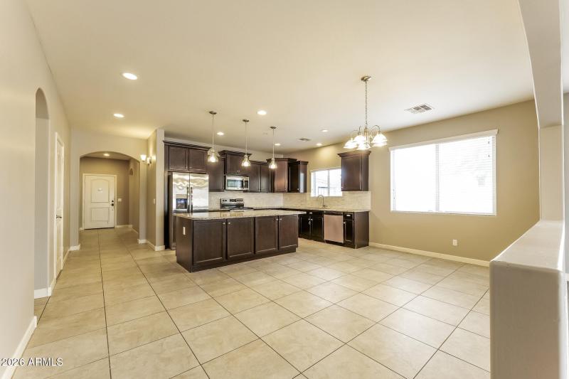 006-photo-dining-room-15112954
