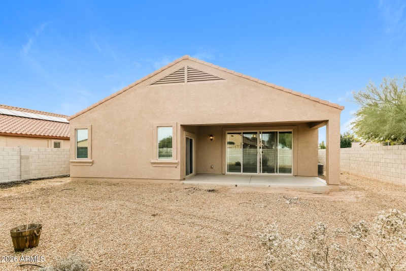 020-photo-rear-view-15112952