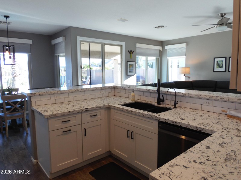 Kitchen breakfast bar