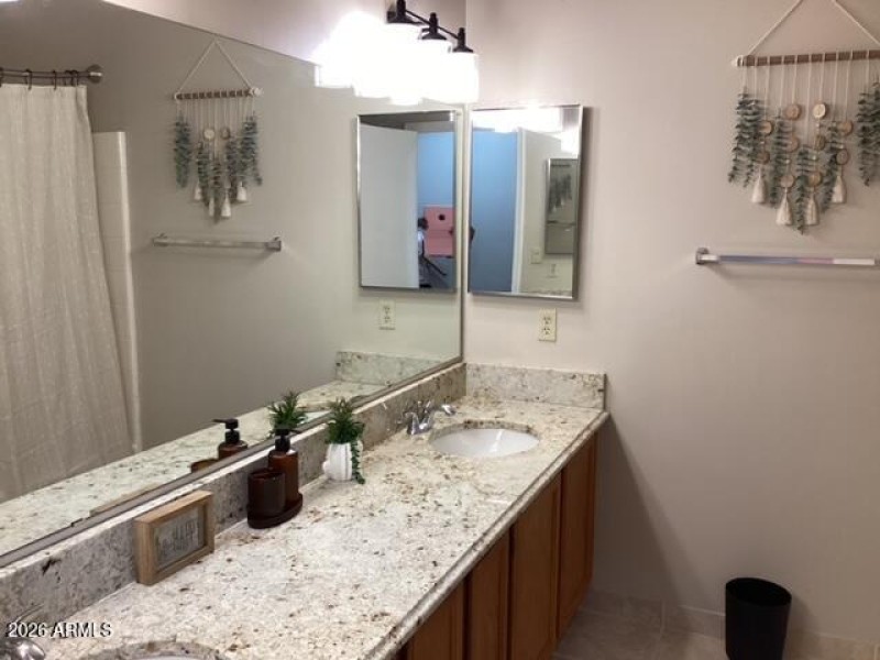 Hallway Bathroom2