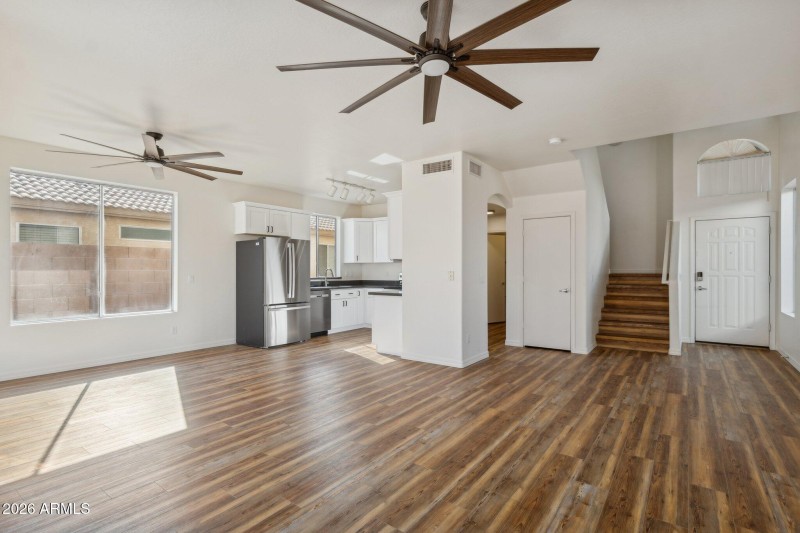 7-web-or-mls-4034-e-chambers-st
