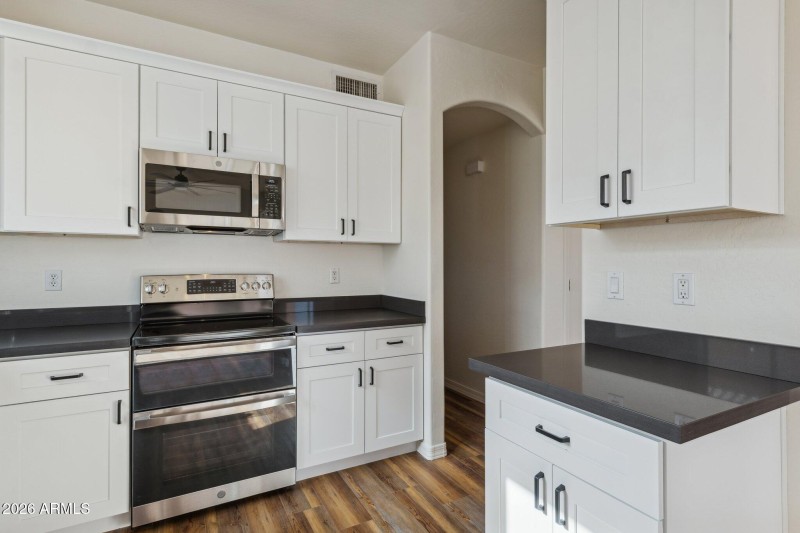 10-web-or-mls-4034-e-chambers-st