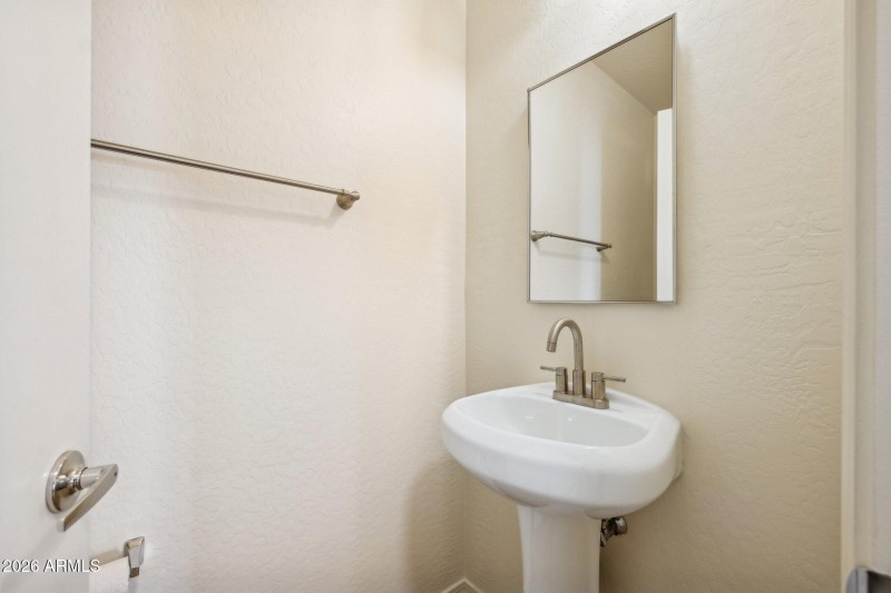 11-web-or-mls-4034-e-chambers-st