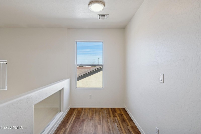 12-web-or-mls-4034-e-chambers-st