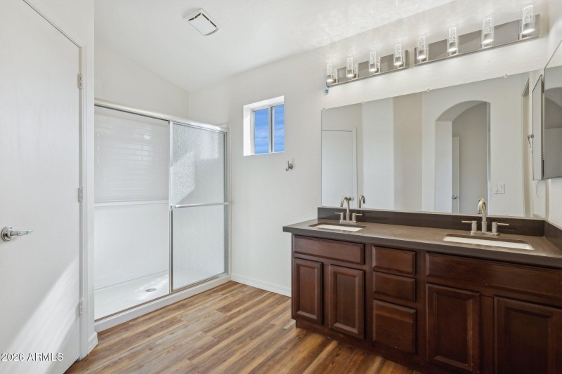 15-web-or-mls-4034-e-chambers-st
