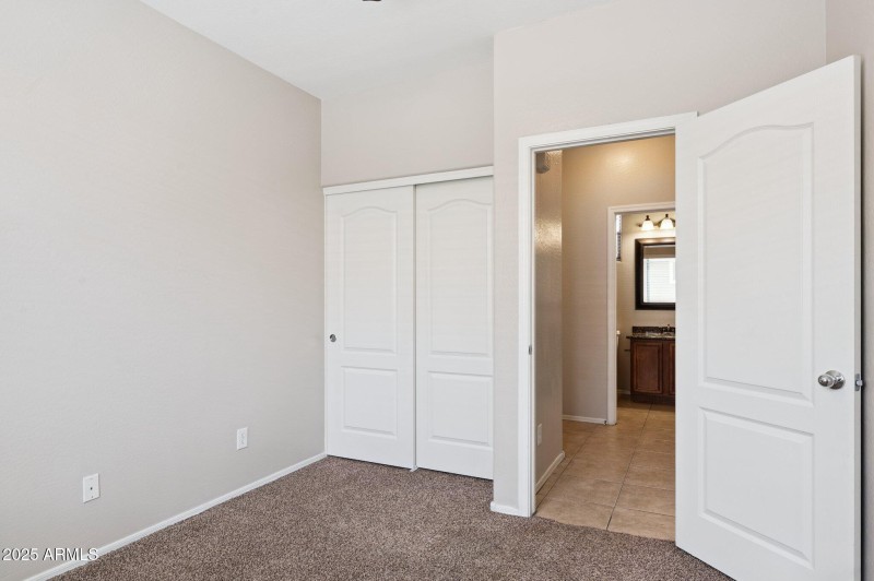 27-web-or-mls-3660-e-hyatt-ln