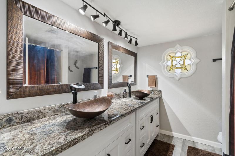 Main Bath w Granite CTs & Vessel Sinks