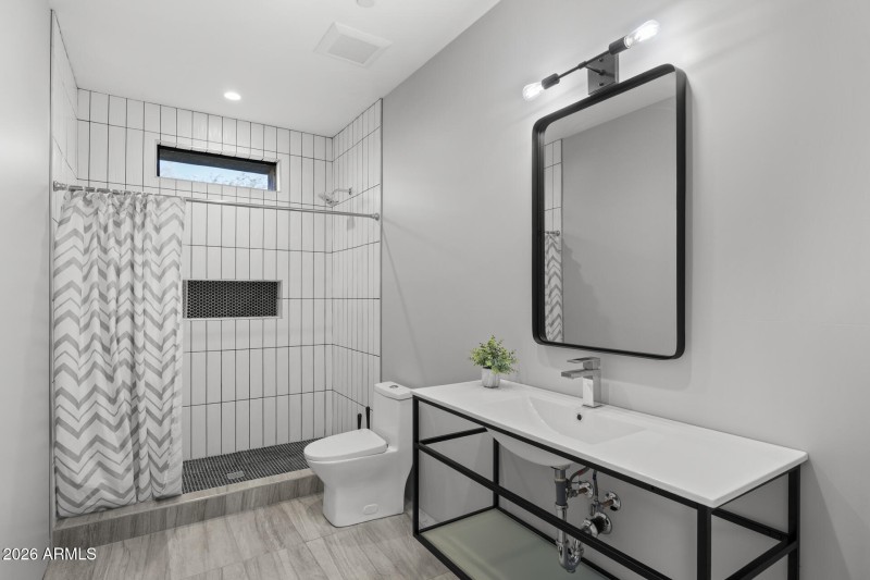 Guest Bath 4