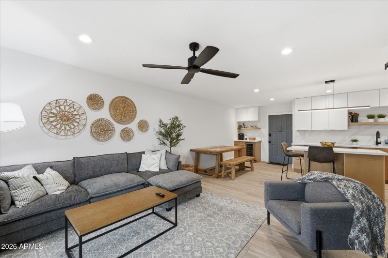 14-014-living-room