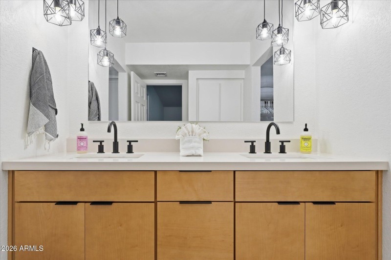 22-022-primary-bathroom