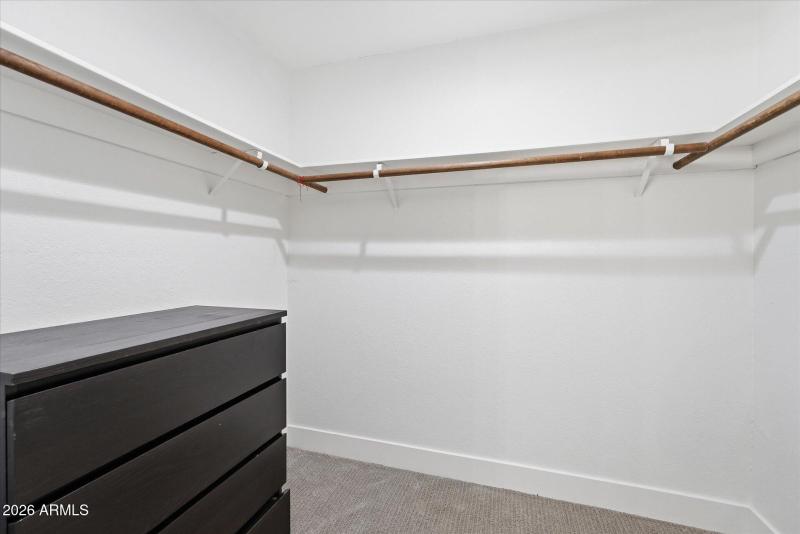 25-025-primary-closet