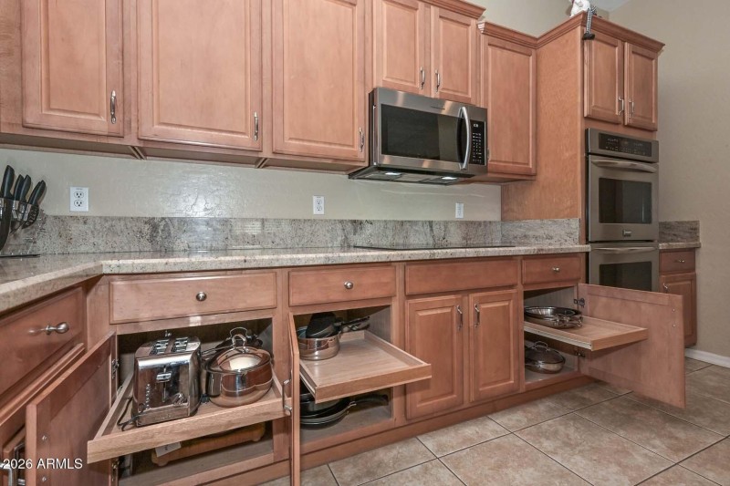 Kitchen-Slide Outs