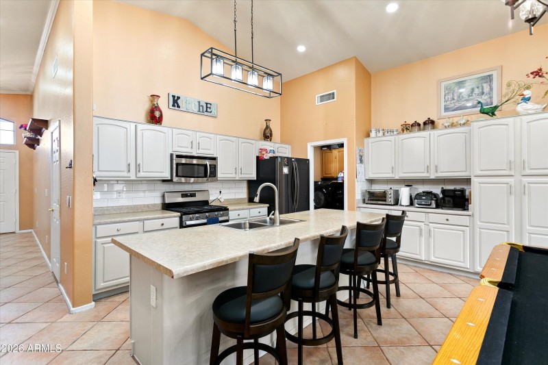 10-13367 W Lisbon Ln