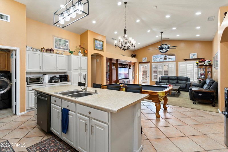 12-13367 W Lisbon Ln