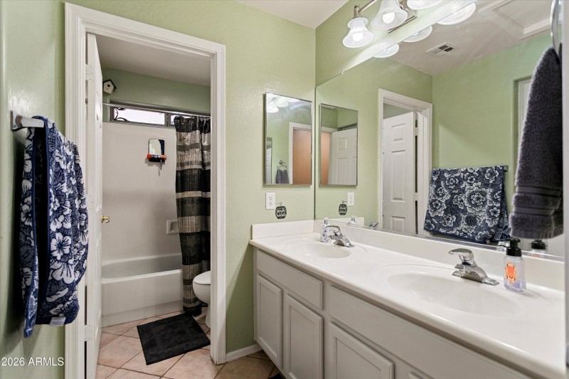 21-13367 W Lisbon Ln
