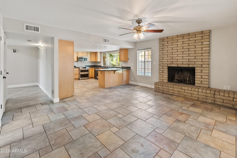 8464 N 7th Ave-12