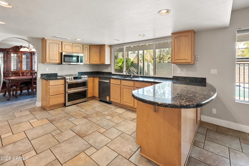 8464 N 7th Ave-15