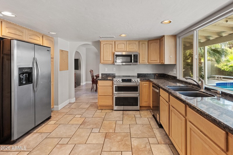 8464 N 7th Ave-19