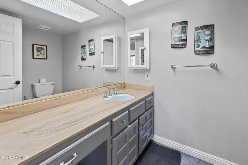 8464 N 7th Ave-20