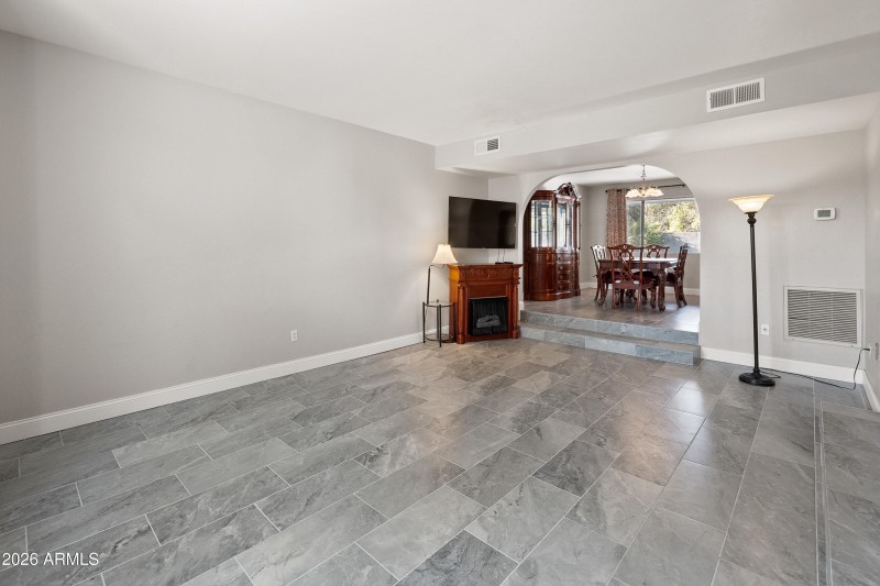 8464 N 7th Ave-23
