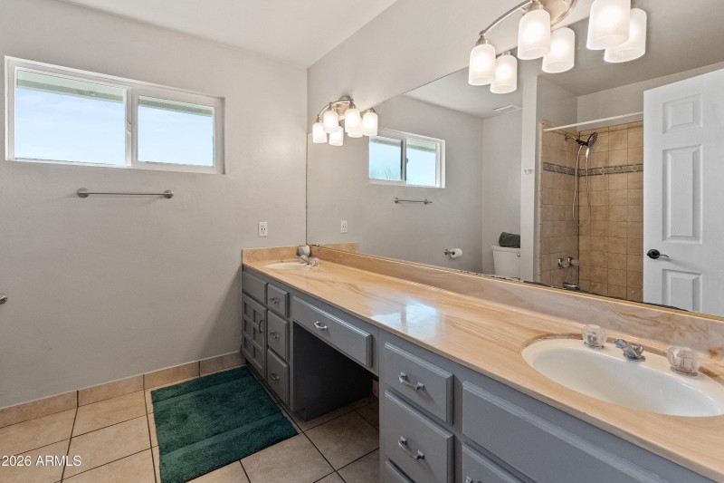 8464 N 7th Ave-29