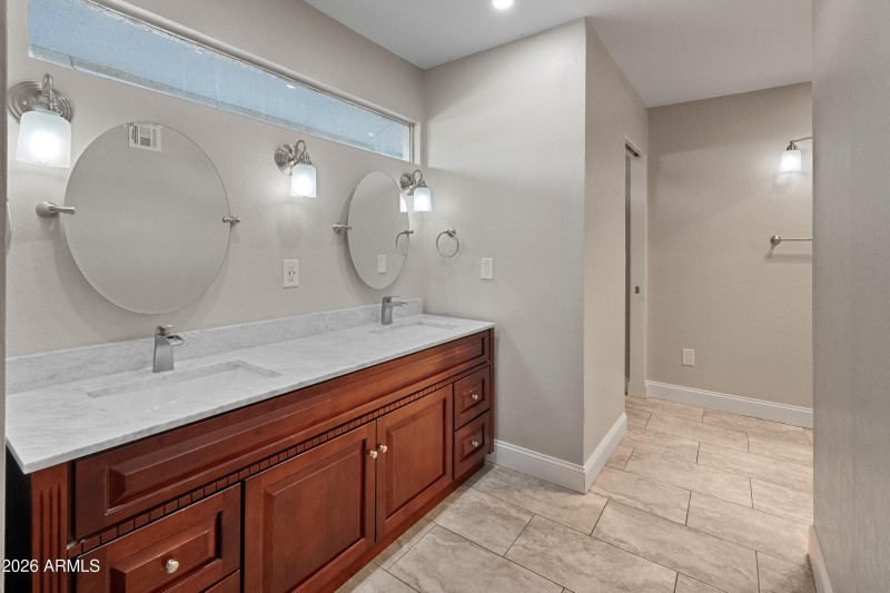 8464 N 7th Ave-41