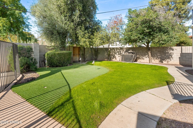 8464 N 7th Ave-46