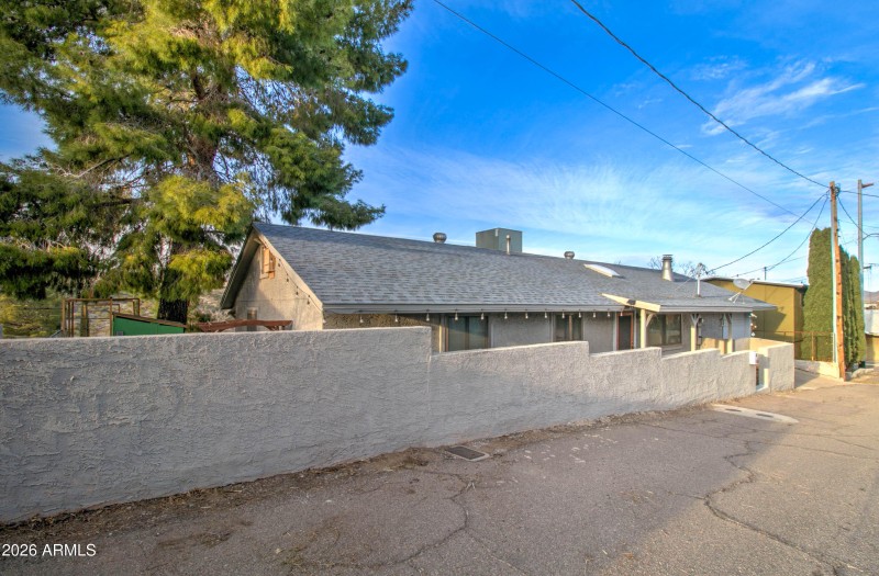 186 Kelly St ext-1