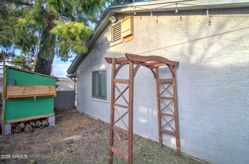 186 Kelly St ext-5