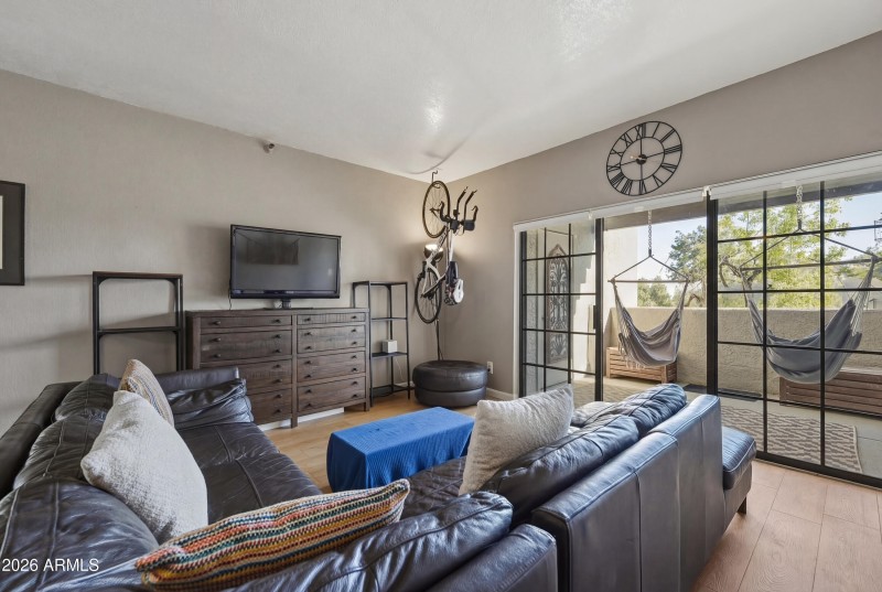 8020 E THOMAS RD-07