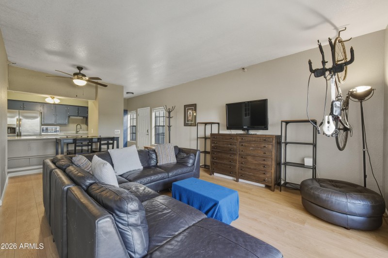8020 E THOMAS RD-08