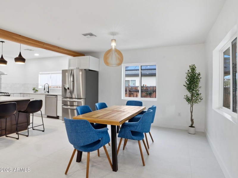 Willetta DIning 2