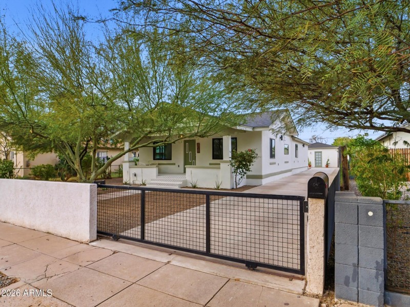Willetta Front Gate