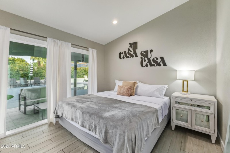 Bedroom with a veiw