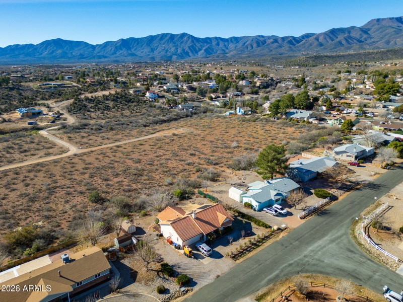 8-web-or-mls-1539-e-arrowhead-ln
