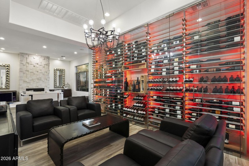 Customized Glass Wine Wall in LR