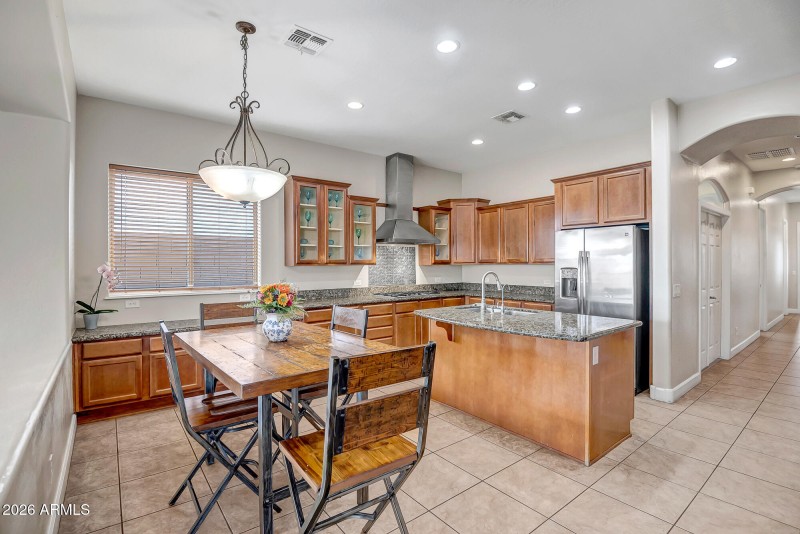 Kitchen / Eat-In