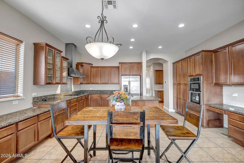 Eat-In kitchen