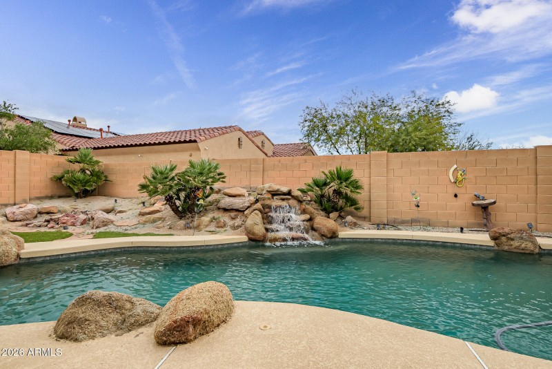 Pool & Water Feature