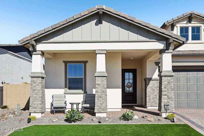 8-web-or-mls-E Jasmine St-S2801-004