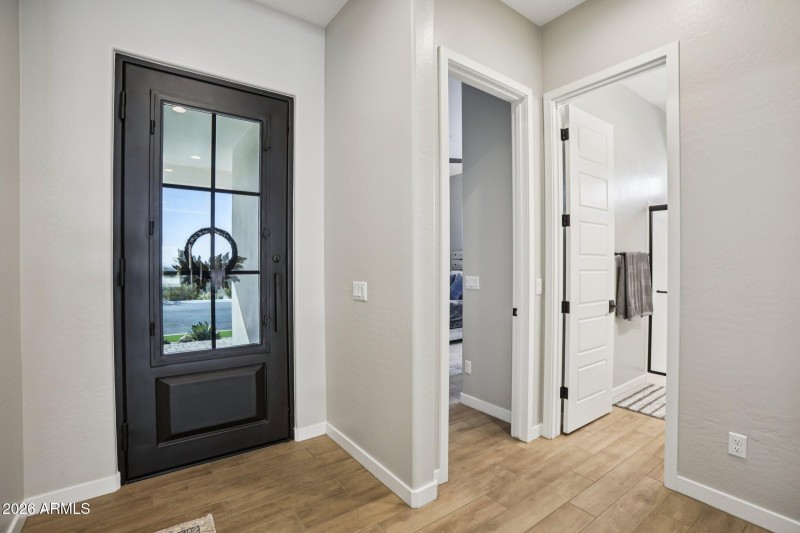 9-web-or-mls-E Jasmine St-S2801-005