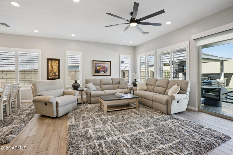 11-web-or-mls-E Jasmine St-S2801-007