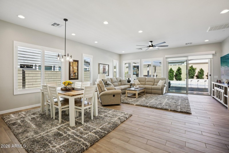 15-web-or-mls-E Jasmine St-S2801-011