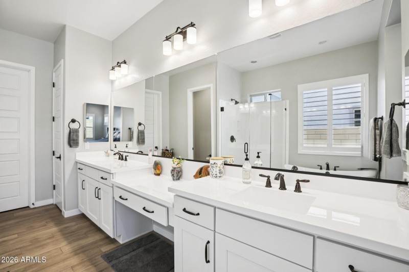 22-web-or-mls-E Jasmine St-S2801-018