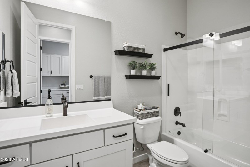 31-web-or-mls-E Jasmine St-S2801-027