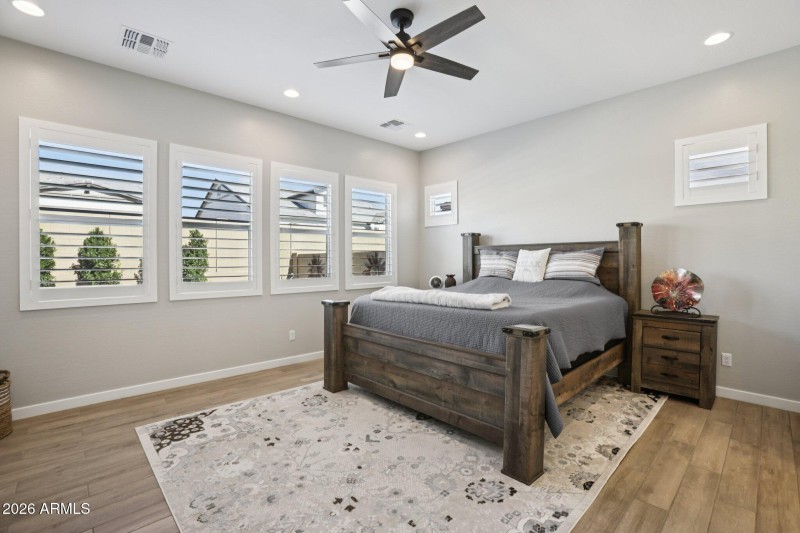 32-web-or-mls-E Jasmine St-S2801-028