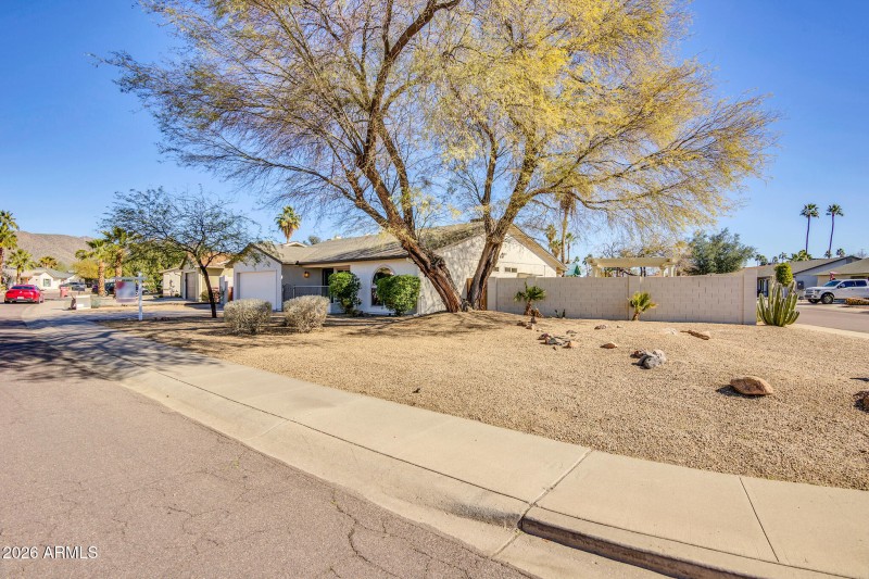 10645 E Mercer Ln-2